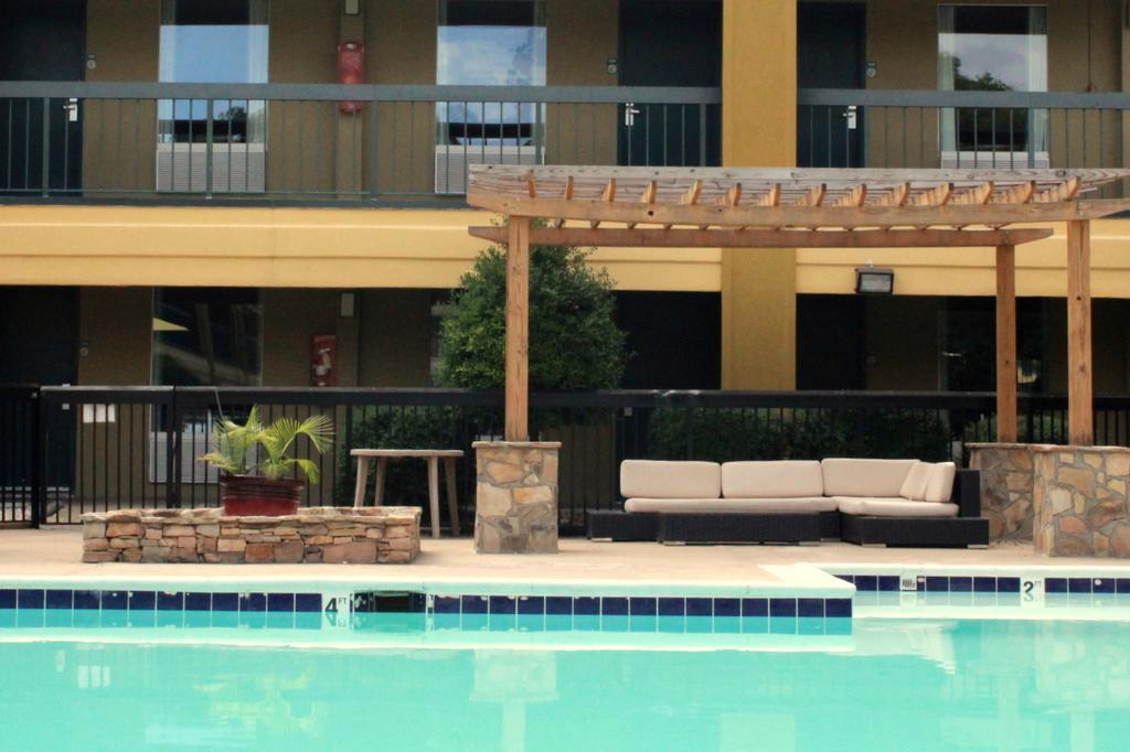 Days Inn By Wyndham Attalla Exterior photo