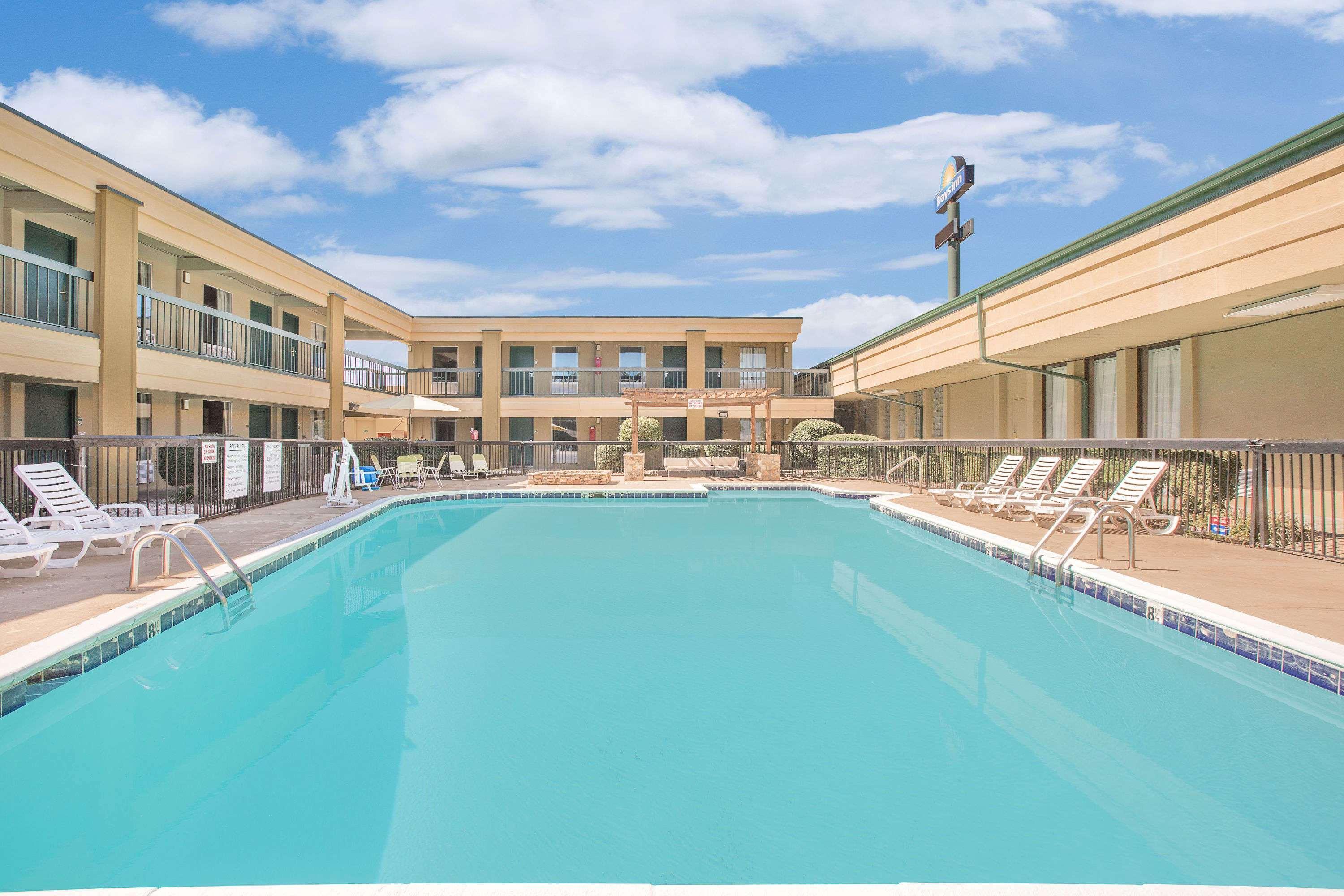 Days Inn By Wyndham Attalla Exterior photo