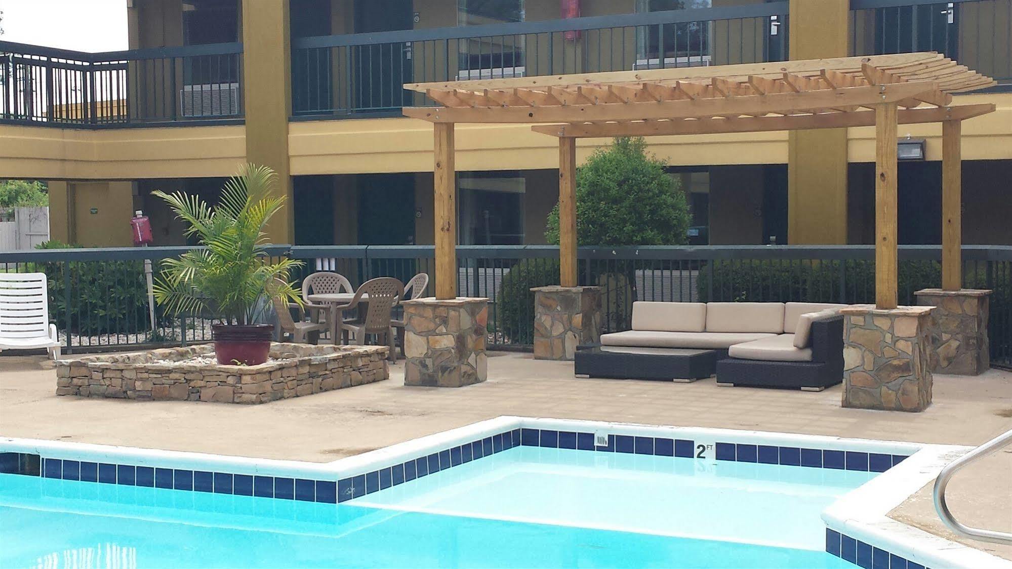 Days Inn By Wyndham Attalla Exterior photo